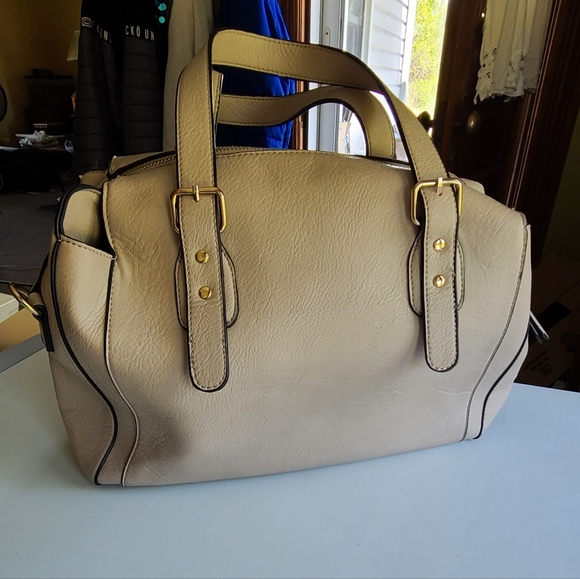 Forever 21 Handbags - Forever 21 Tote‎ Bag